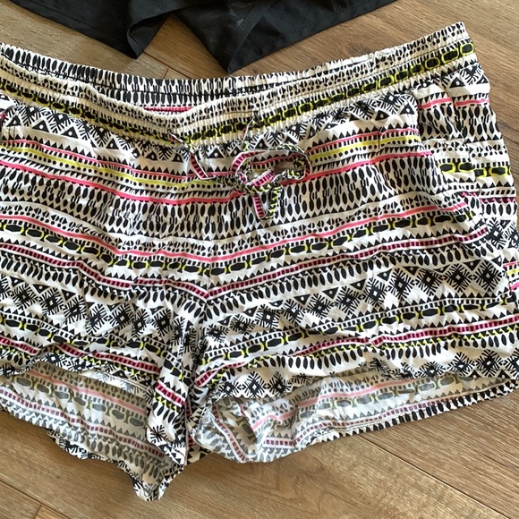 Old Navy sz S two pair short bundle euc - Picture 2 of 7